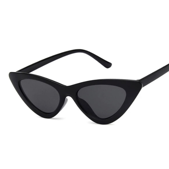 New Women’s cat eye sunglasses with case - Picture 2 of 4